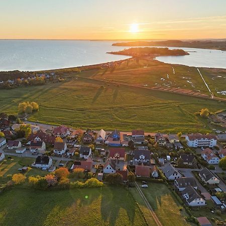 Schicke Fewo Mit Terrasse, Gratis Nutzung Vom Ahoi Erlebnisbad Und Sauna In Sellin - Haus De Niege Wech Fewo 02 Тиссов Экстерьер фото