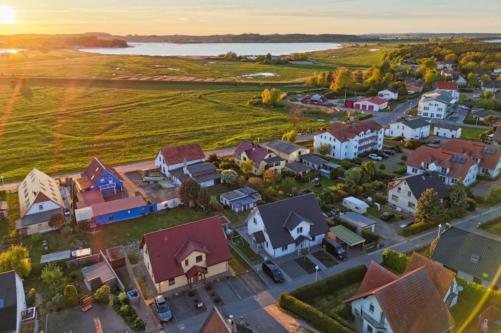 Schicke Fewo Mit Terrasse, Gratis Nutzung Vom Ahoi Erlebnisbad Und Sauna In Sellin - Haus De Niege Wech Fewo 02 Тиссов Экстерьер фото